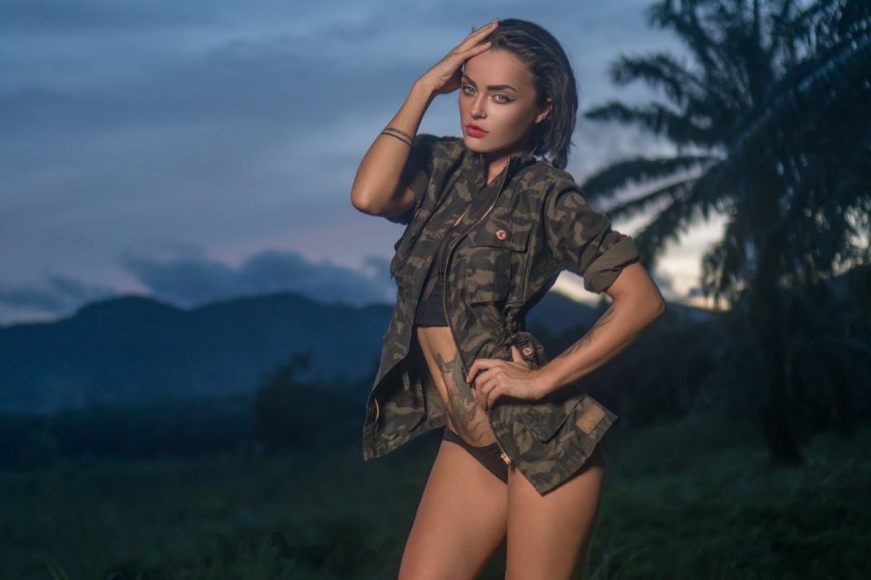 Kolor khaki i styl militarny to jeden z modowych hitów nadchodzącego sezonu.